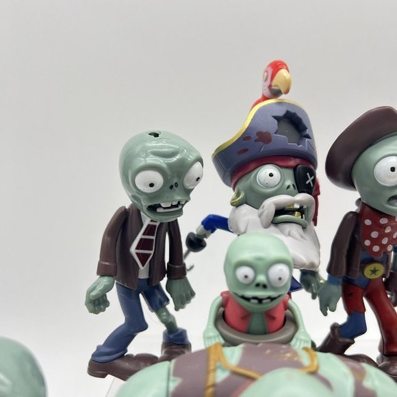 Plants VS. Zombies Action Figures Lot Of 8 EA Sports 2018-2020 Toys Video‎ Game - Picture 6 of 6